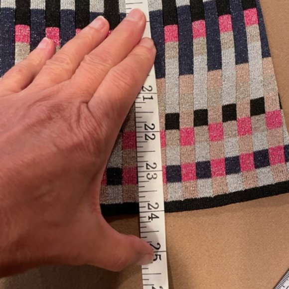 Carlisle New York NWOT Metallic Long Sleeved V-Neck Sweater - Size X-Small - Picture 11 of 11